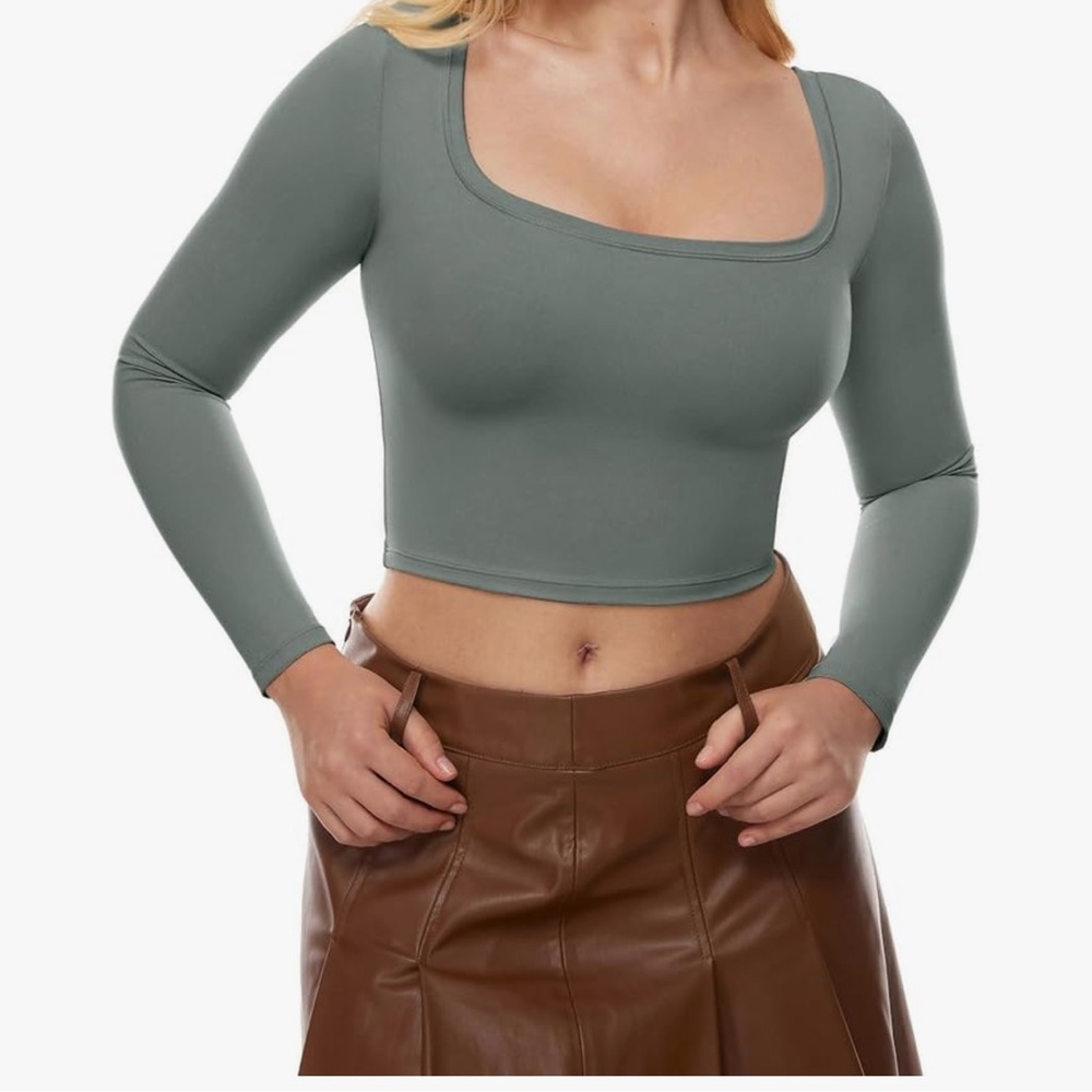 Long Sleeve Crop Top in Gray